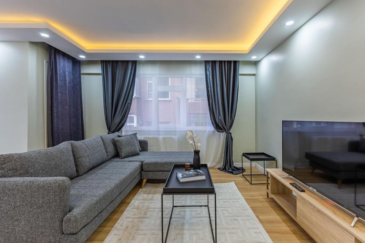 Modern And Well Designed Near Public Transportation In Maltepe Istambul