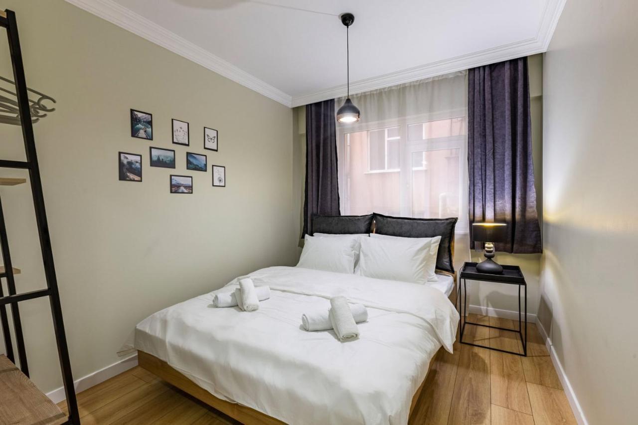Modern And Well Designed Near Public Transportation In Maltepe Istambul